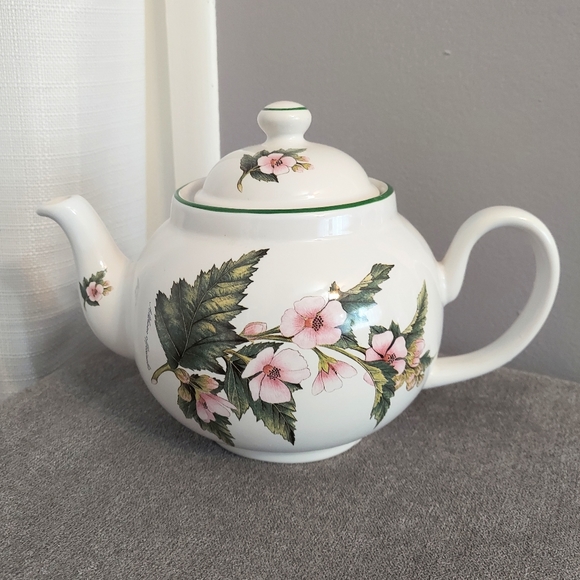 Royal Caldone Floral Teapot Botanical Chamomile Dogwood England Cottage - Picture 2 of 11